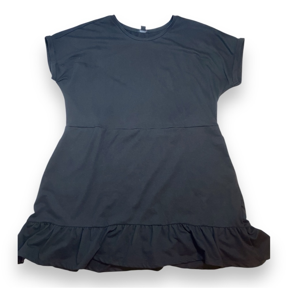 TRENDSETTER woman little black dress with ruffles on the bottom size XXL